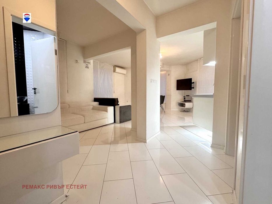 Дава се под наем Двустаен апартамент в Русе, Център - 66 кв.м за 408 € - Снимка #2