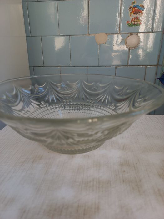 Продам две вазы для салатов.