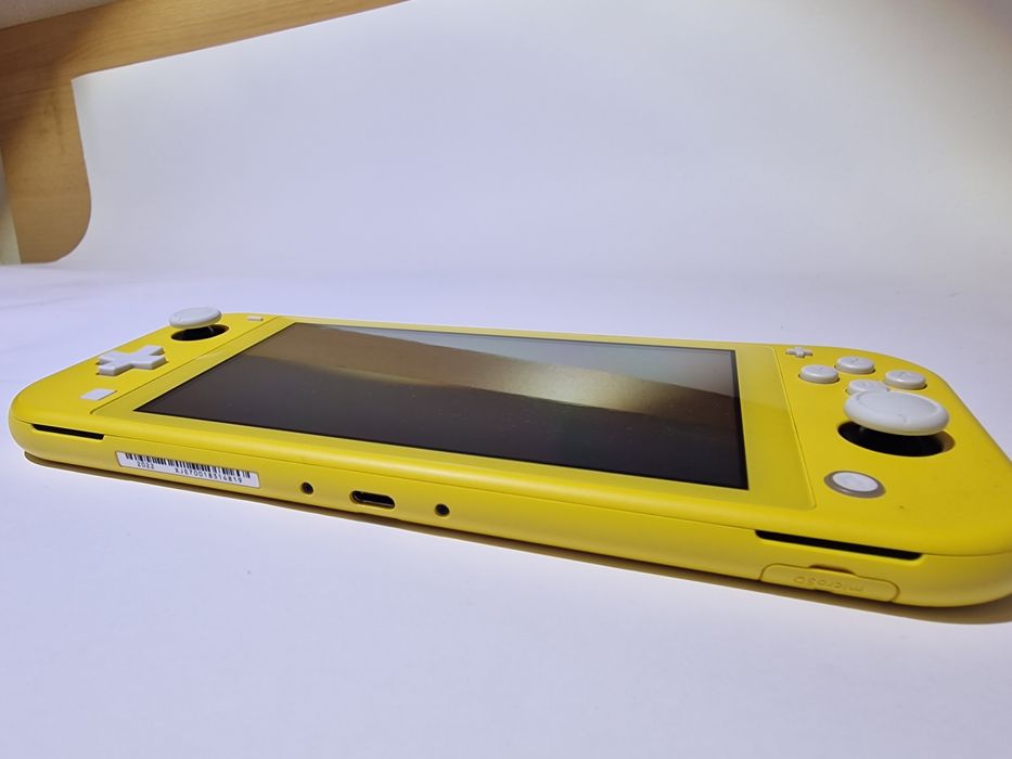 Nintendo Switch Lite (Жълт)