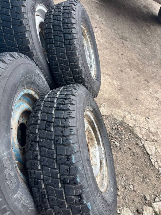 Продам шины на уаз