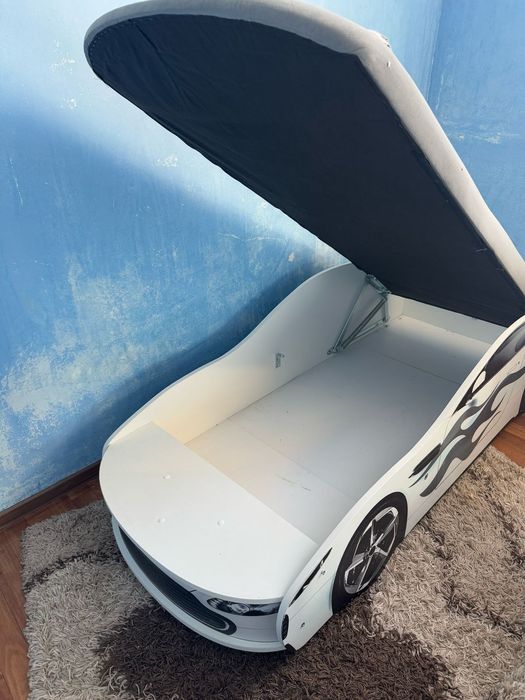 Продам детскую кровать машинку