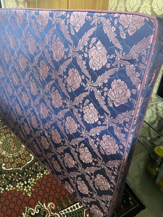 Кровать с матрасом