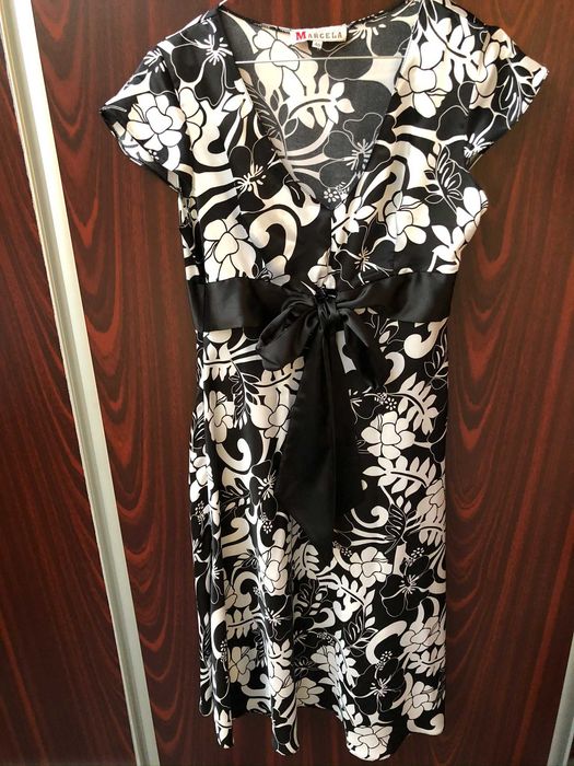 Rochie material satinat alb negru