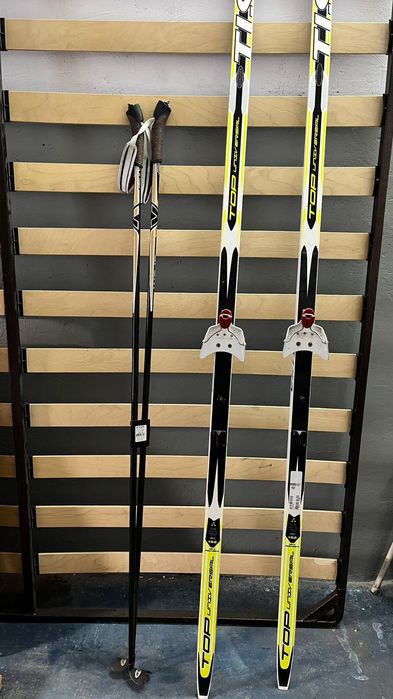 Продам лыжи 2 комплекта