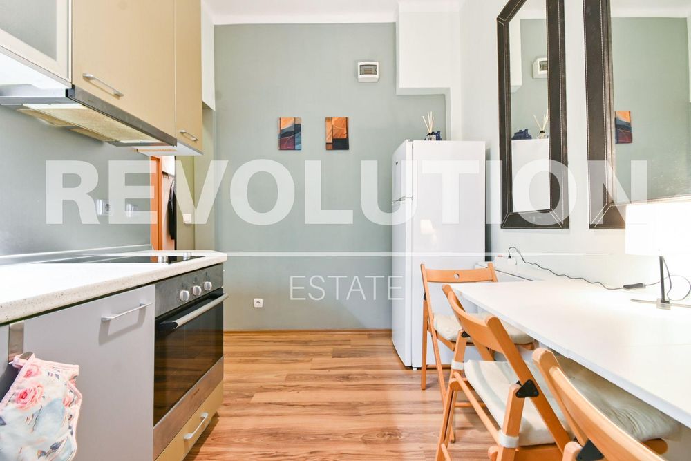 Дава се под наем Двустаен апартамент в София, Център - 65 кв.м за 766 € - Снимка #3