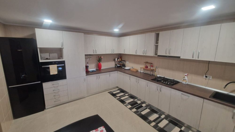 Apartament de inchirat 180mp utili