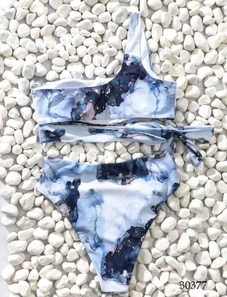 Бански костюм в различни цветове М и л