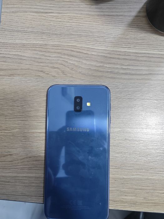Телефон марки Самсунг G6