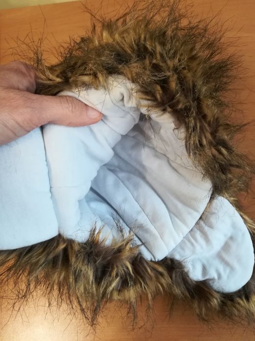 Дамска зимна шапка