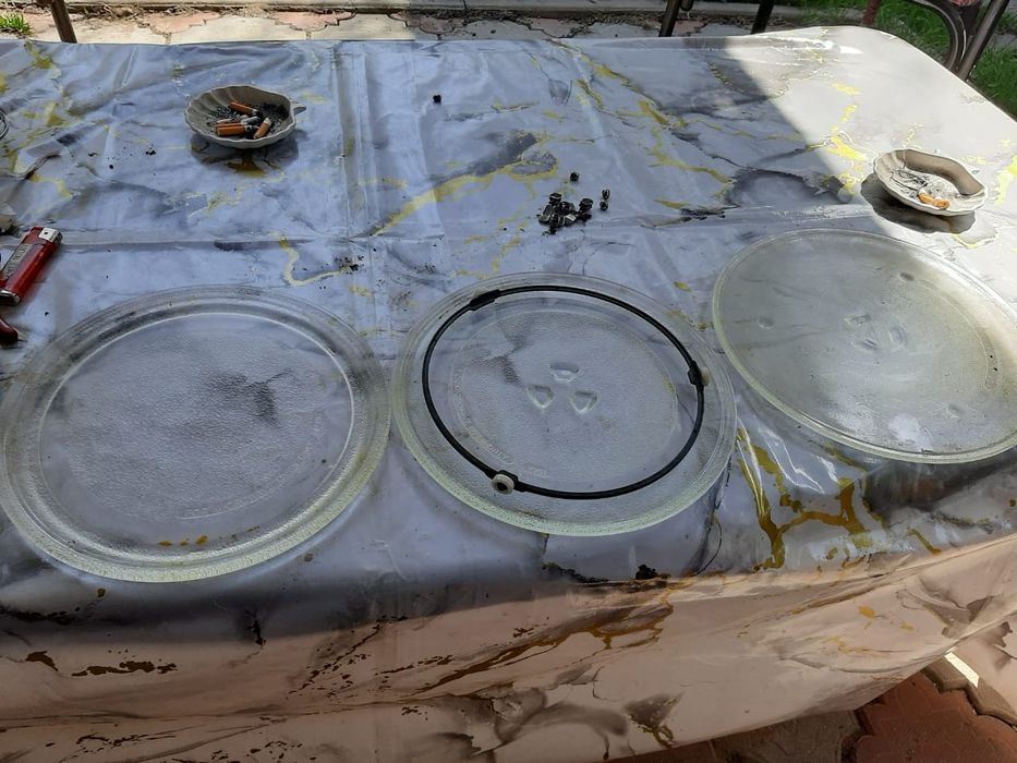 Три тарелки в микроволновку.