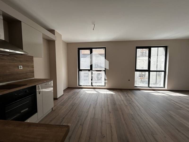 Продава се Двустаен апартамент в Варна, Гръцка махала - 69 кв.м за 1545 €/кв.м - Снимка #2