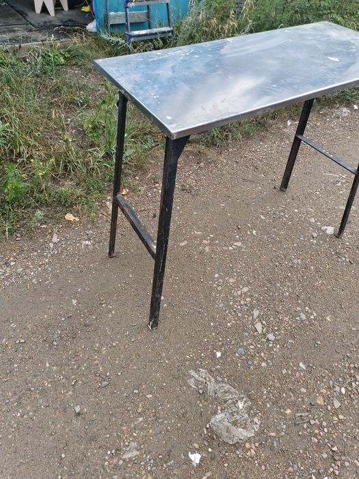 Продам оценкованный стол