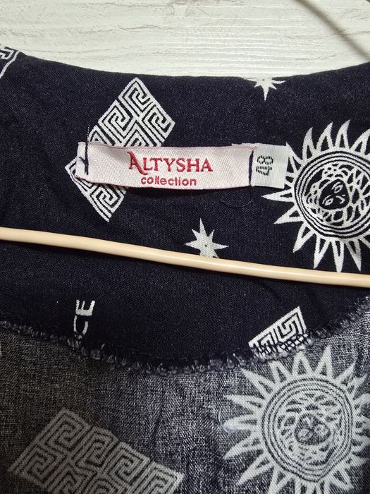 Продам платья разные