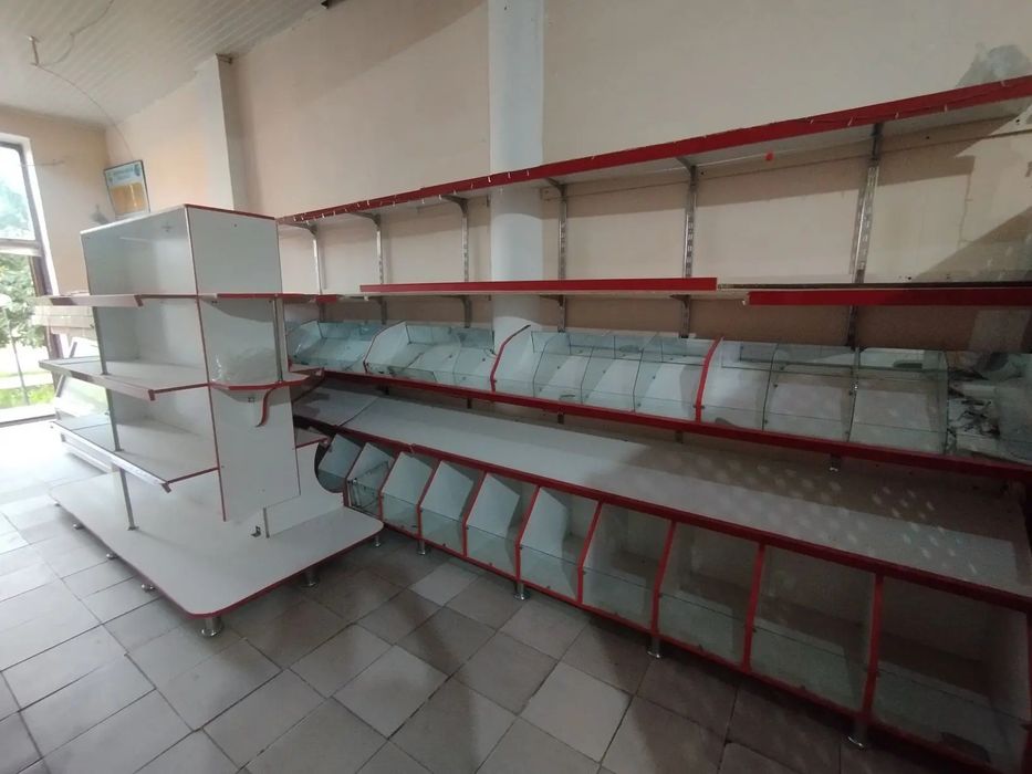 Magazin polkalari sotiladi kelishilgan narxda