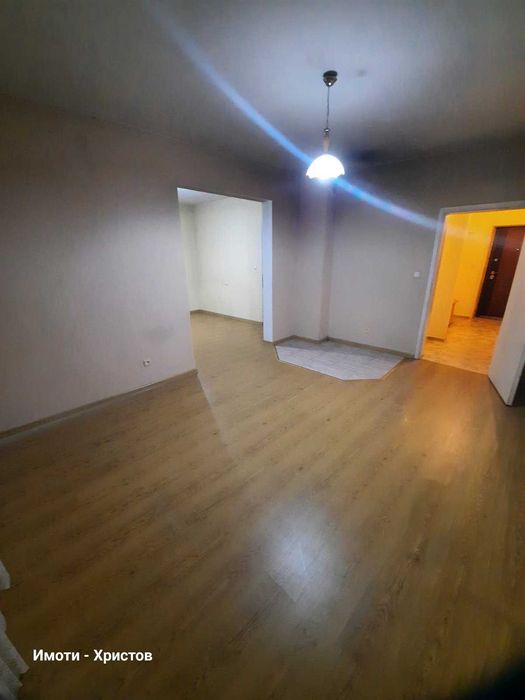 Продава се Четиристаен апартамент в Шумен, Пазара - 104 кв.м за 932 €/кв.м - Снимка #2