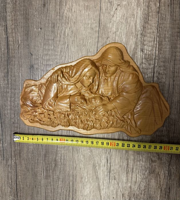 Icoană sculptată în lemn de cireș – Nașterea Domnului (Sfânta Familie)