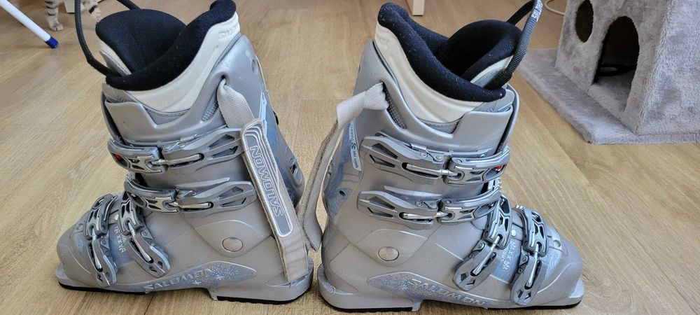 Продавам ски обувки Salomon 26