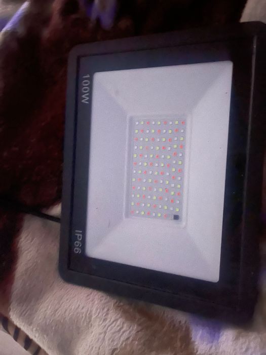 Lampă led cu telecomandă