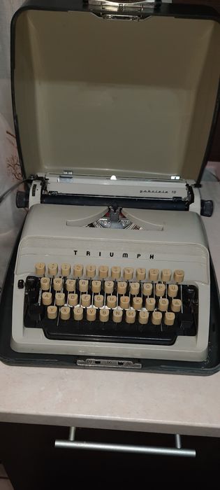 Mașină de scris Triumph Gabrielle 10