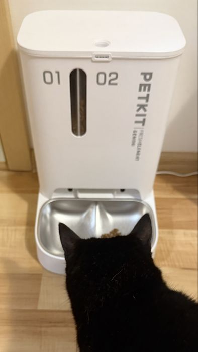 Автоматична хранилка Petkit за домашни любимци