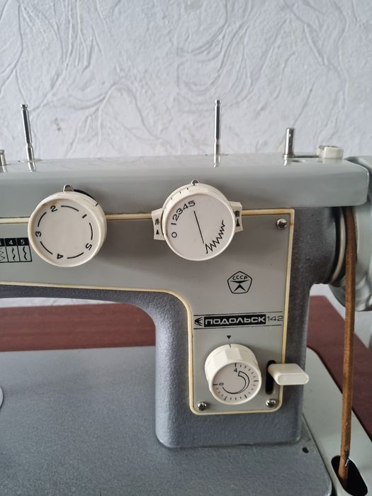 Продам швейную машинку