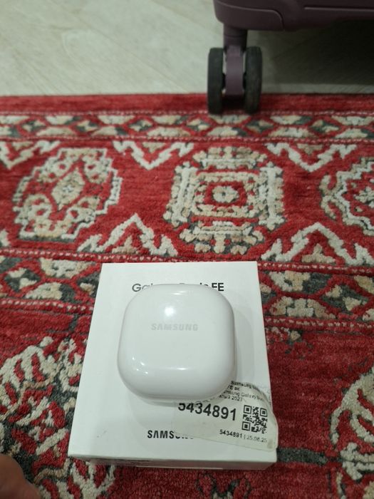 Samsung buds fe .