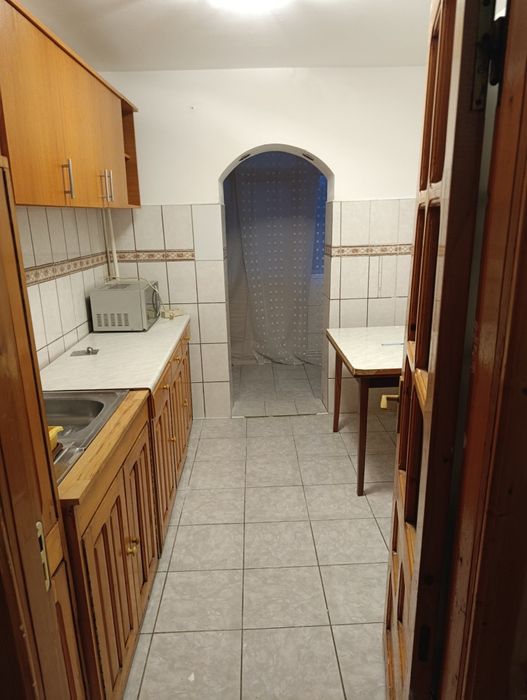 Se închiriază apartament cu 2 camere
