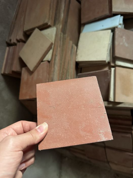 Продается мелкая плитка советская