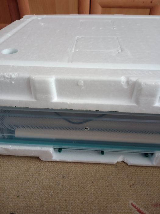 Брудер с циплятами