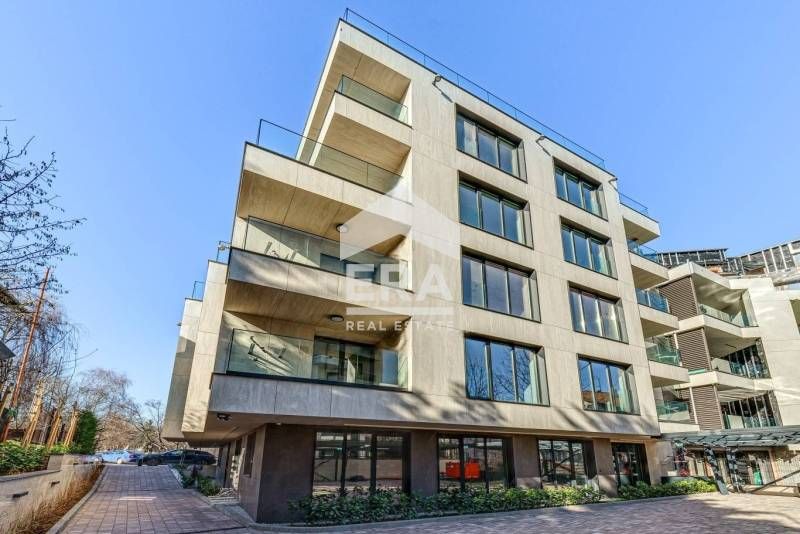 Тристаен апартамент част от емблематична сграда до Борисовата градина