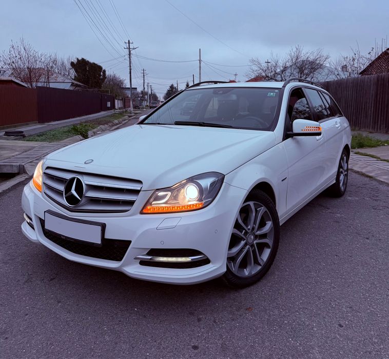 Mercedes C-Class W204 // Facelift // 2012 // Full LED // Navi mare //