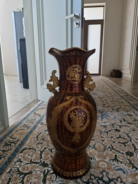 Декоративная ваза