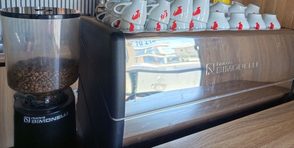 кофемашина Nuova Simonelli Appia II + кофемолка