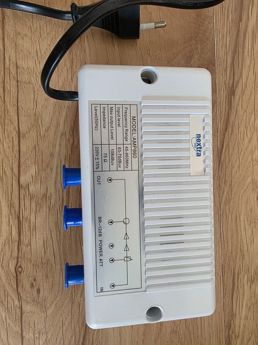 Amplificator semnal TV cablu / antenă Nextra AMP860, 3 ieșiri