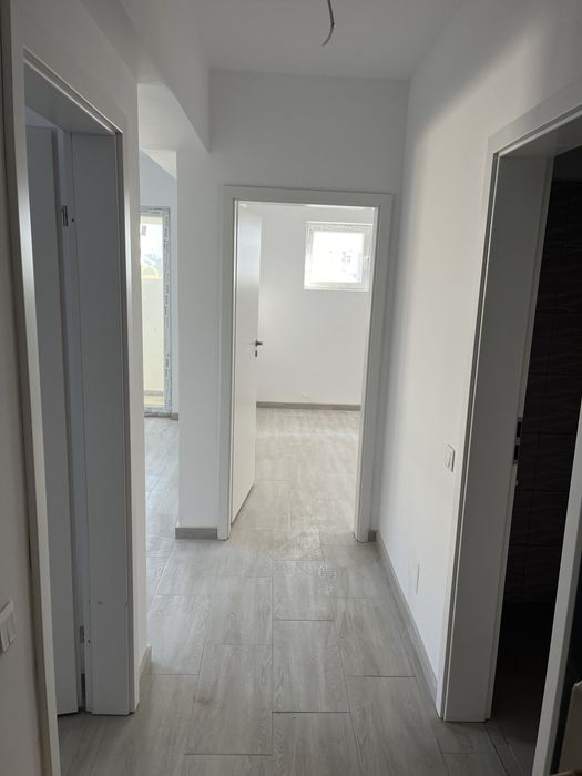 Vand apart. 2 camere - demisol - cu balcon - Chiajna - Militari