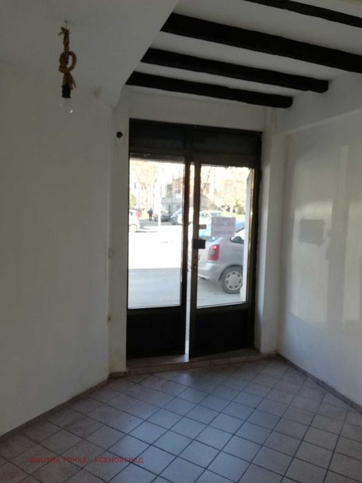 Дава се под наем Магазин в Асеновград - 15 кв.м за 102 € - Снимка #1