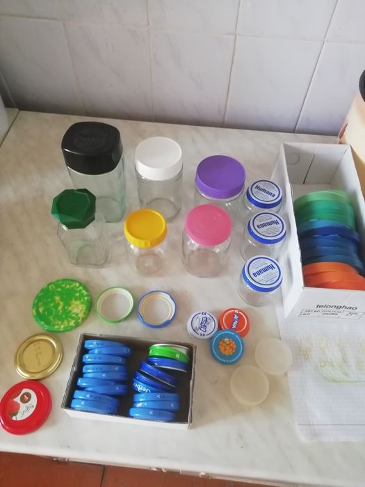 Продам банки и крышки.