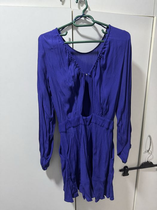 Salopeta cu spatele gol si efect la maneci Zara