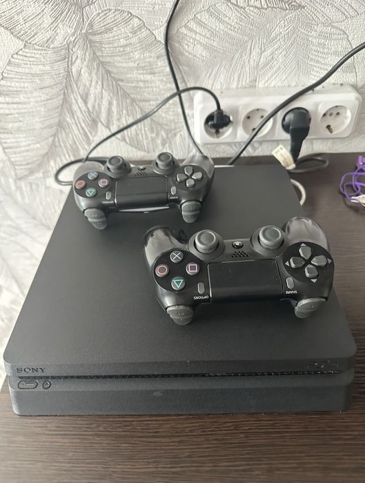 Sony PlayStation 4 Slim 1TB (PS4)  2 геймпада