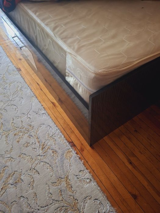 1 kishilik divan sotiladi!