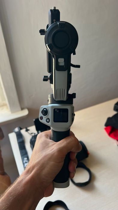 Камера Sony a7iv с Обективи и Гимбал