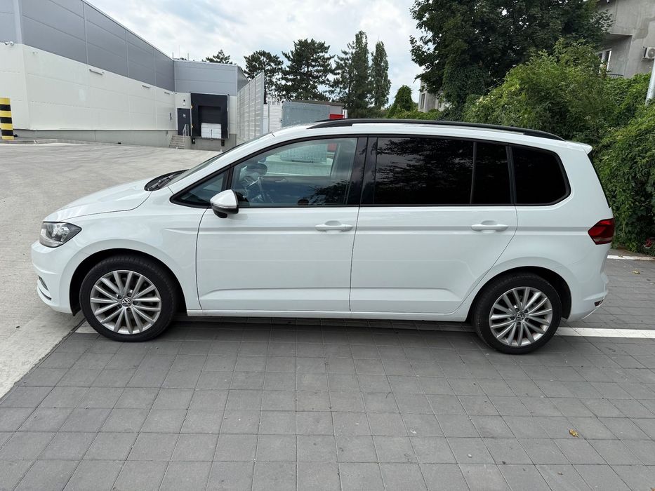 Volkswagen Touran Prim propietar cu verificare la reprezentanta km reali masina de Direc