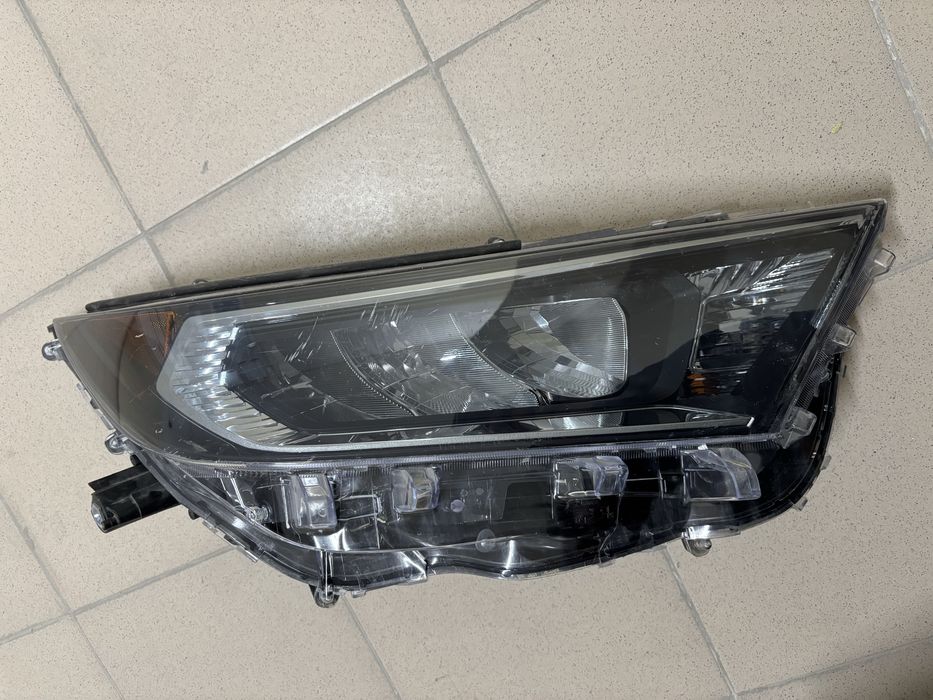 Фара тайота рав 4