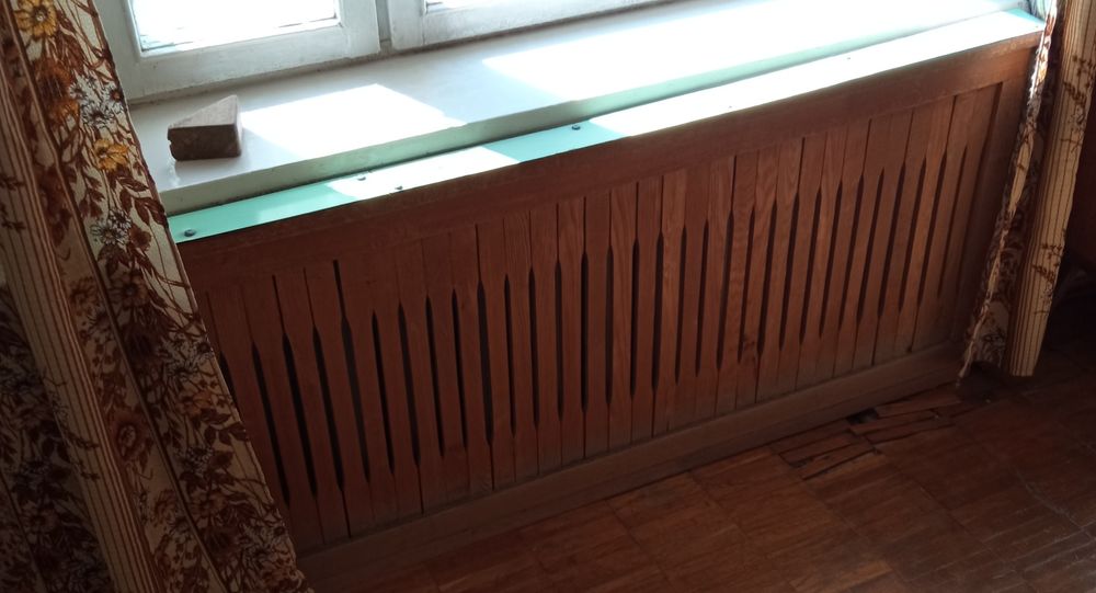 Деревянная декоративная решетка экран радиатора