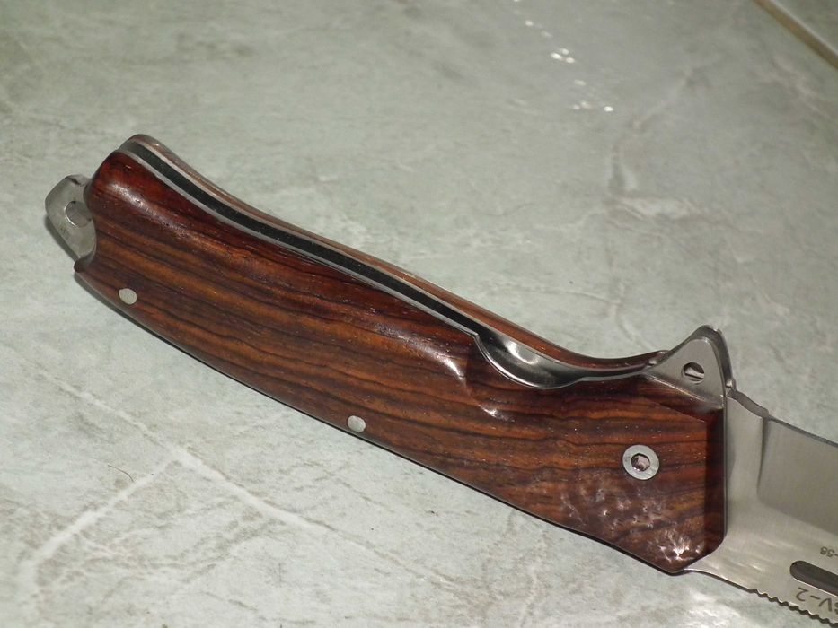 Briceag deosebit de masiv J&V Tactical SV2 otel MV-58 4mm. plásele cocobolo, nou , cutie, toc