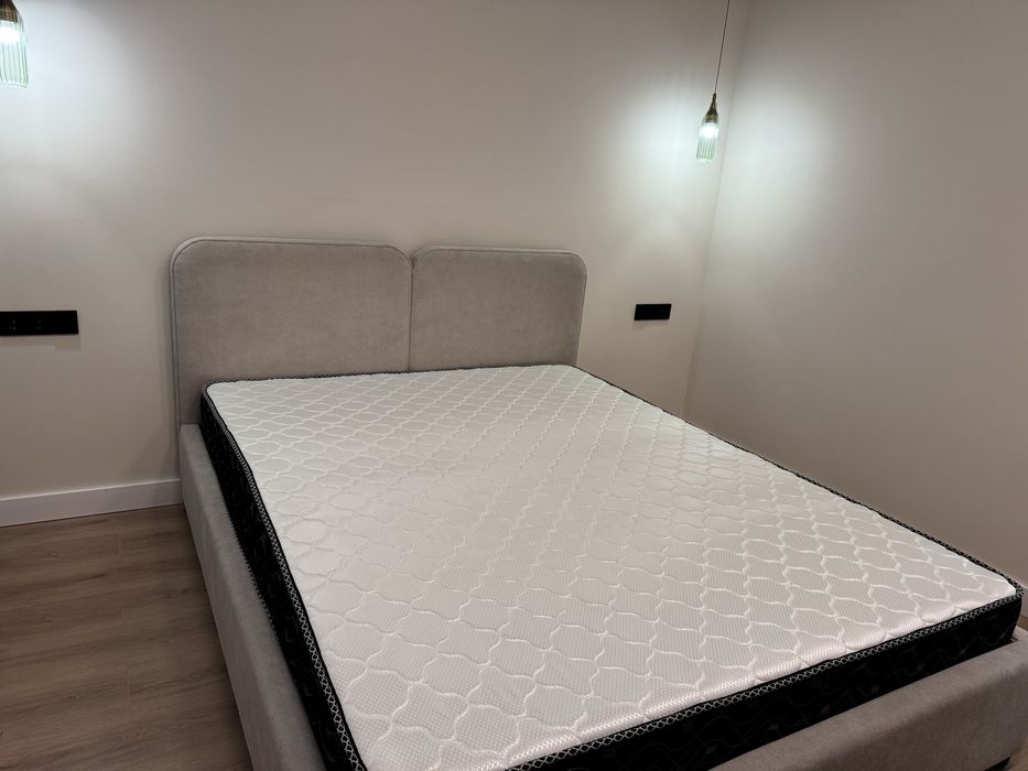 Новая кровать с матрасом 160/200