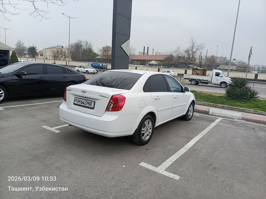 Lacetti 1,8 sotiladi