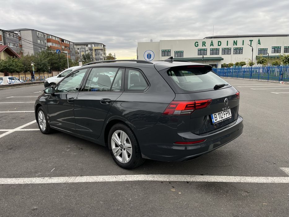 Volkswagen Golf 8 2.0 TDI DSG incalzire scaune senzori parcare bord digital faruri led jante aluminiu comenzi volan start stop asistenta parcare