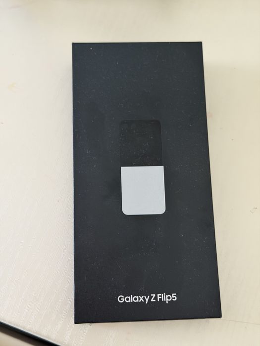 Продам самсунг z5 flip