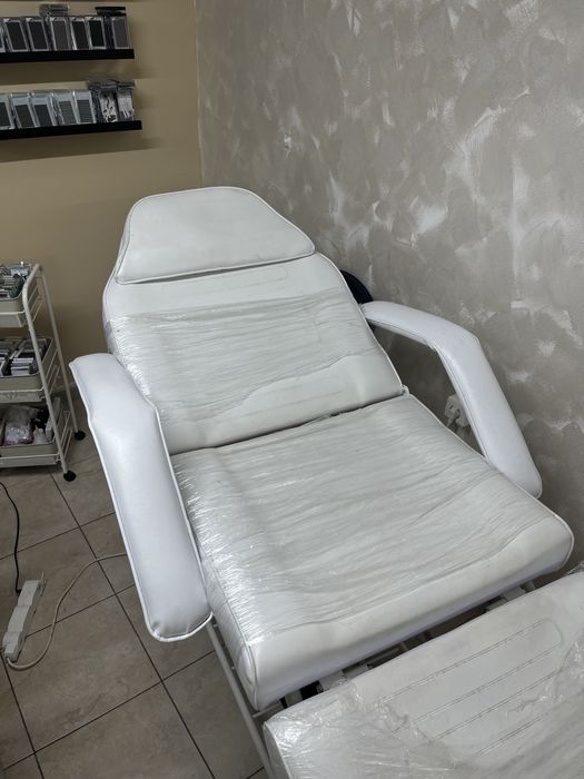 Козметична кушетка бяла